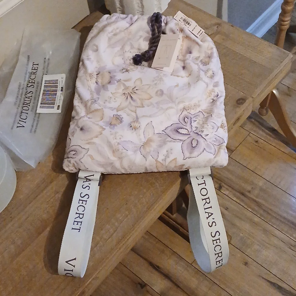 New Victoria's Secret Floral Lillac Summer Packable Beach Towel Backpack Bag - Picture 3 of 17